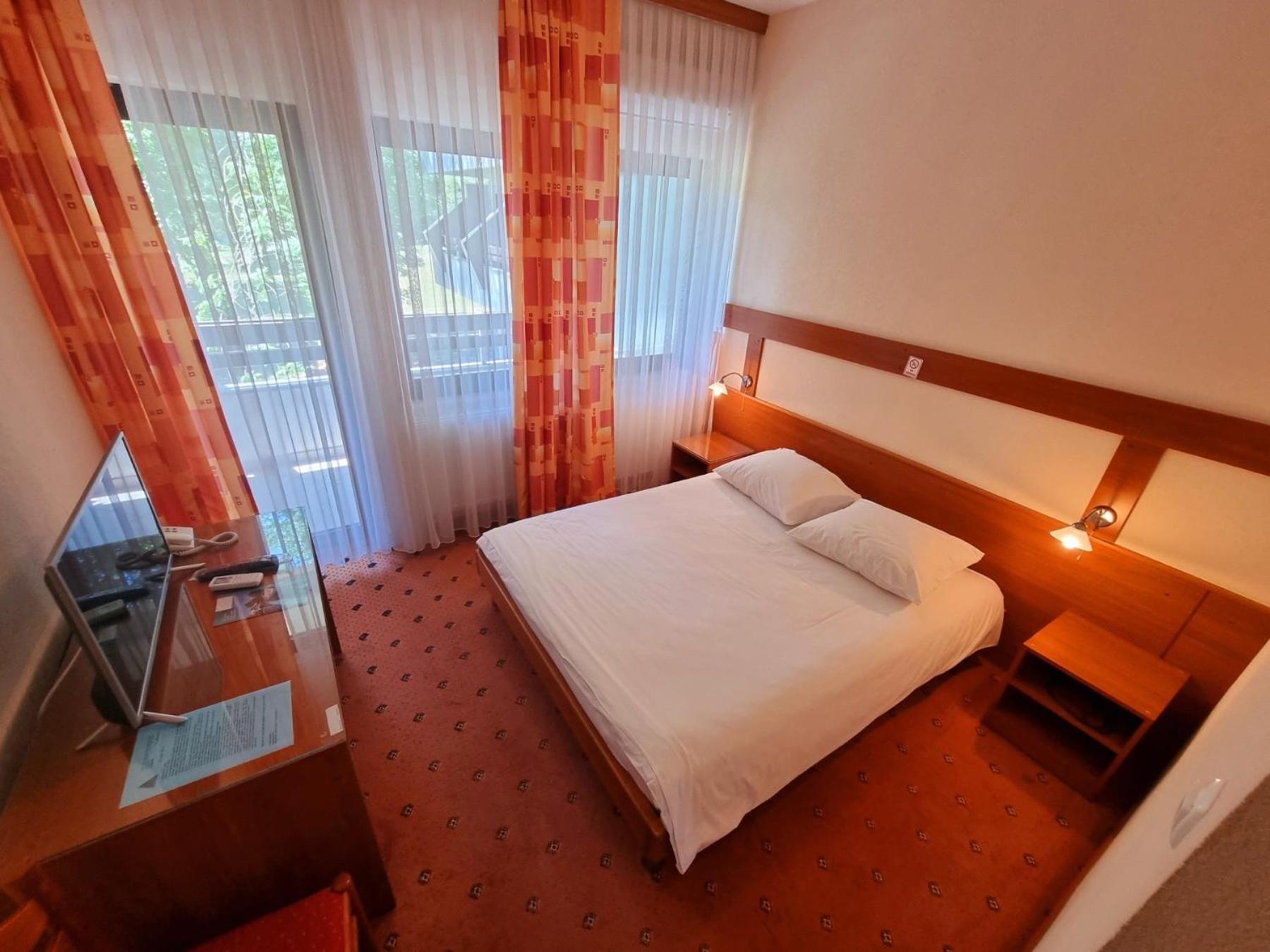 Hotel Ada Bihać Екстериор снимка